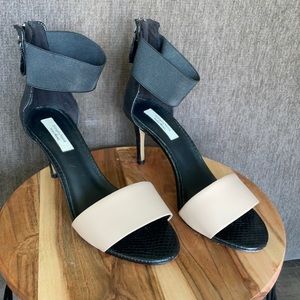 Simply Vera Heels
